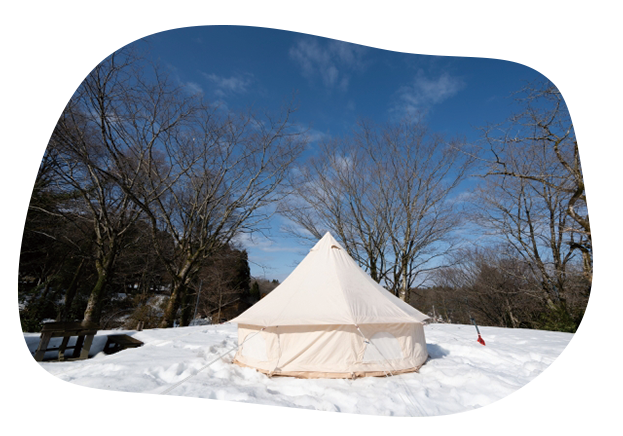 冬の時期のテントを張った画像